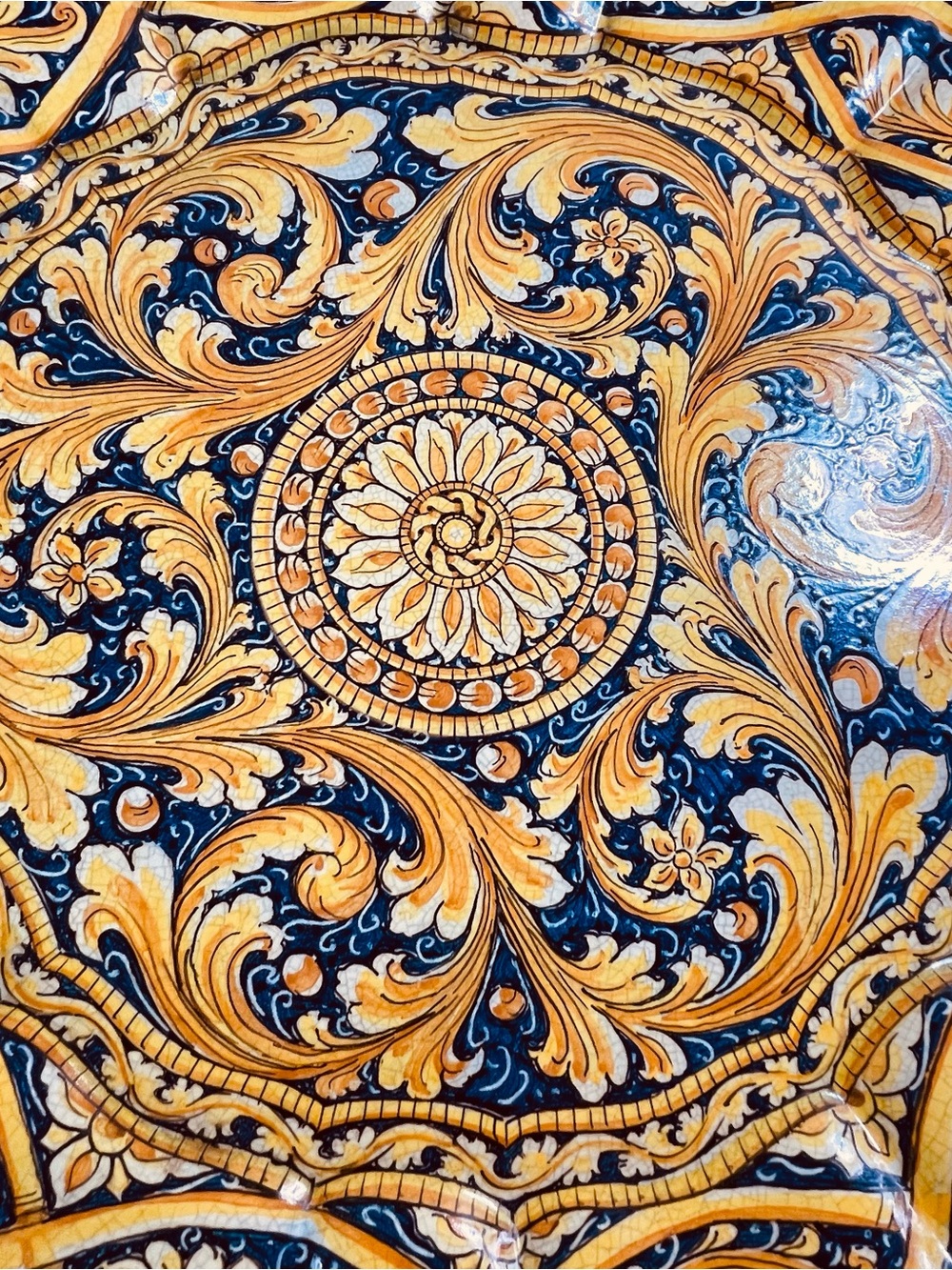 Caltagirone Sicilian Hand Made Hand Painted Oversize 19 inch Collector Plate - Picture 4 of 8